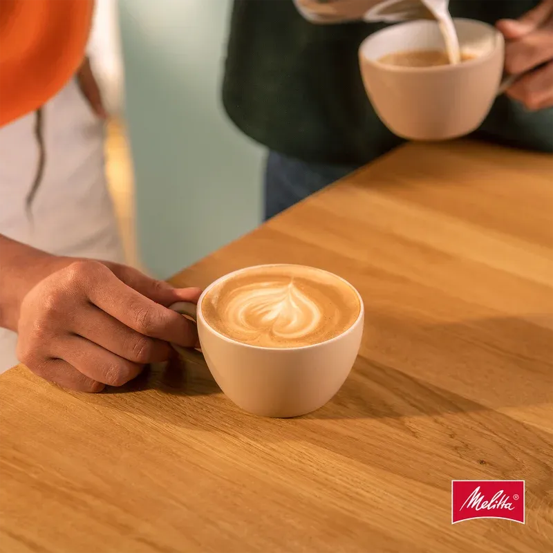 Detailansicht des 1kg Beutels Melitta Barista Crema Forte mit allen Produktinformationen