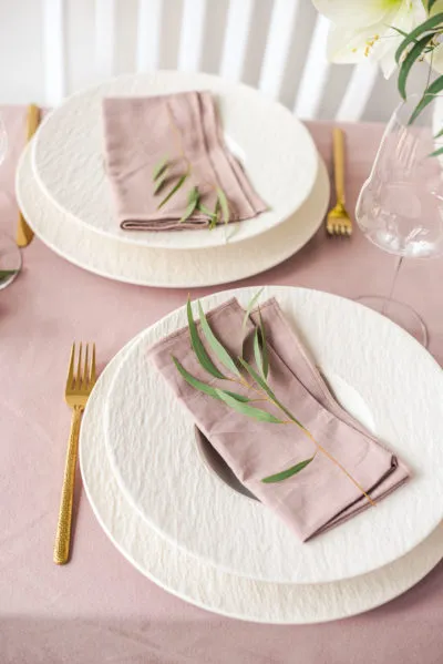 Detailansicht des fertig zubereiteten Skrei-Gerichts mit Soße