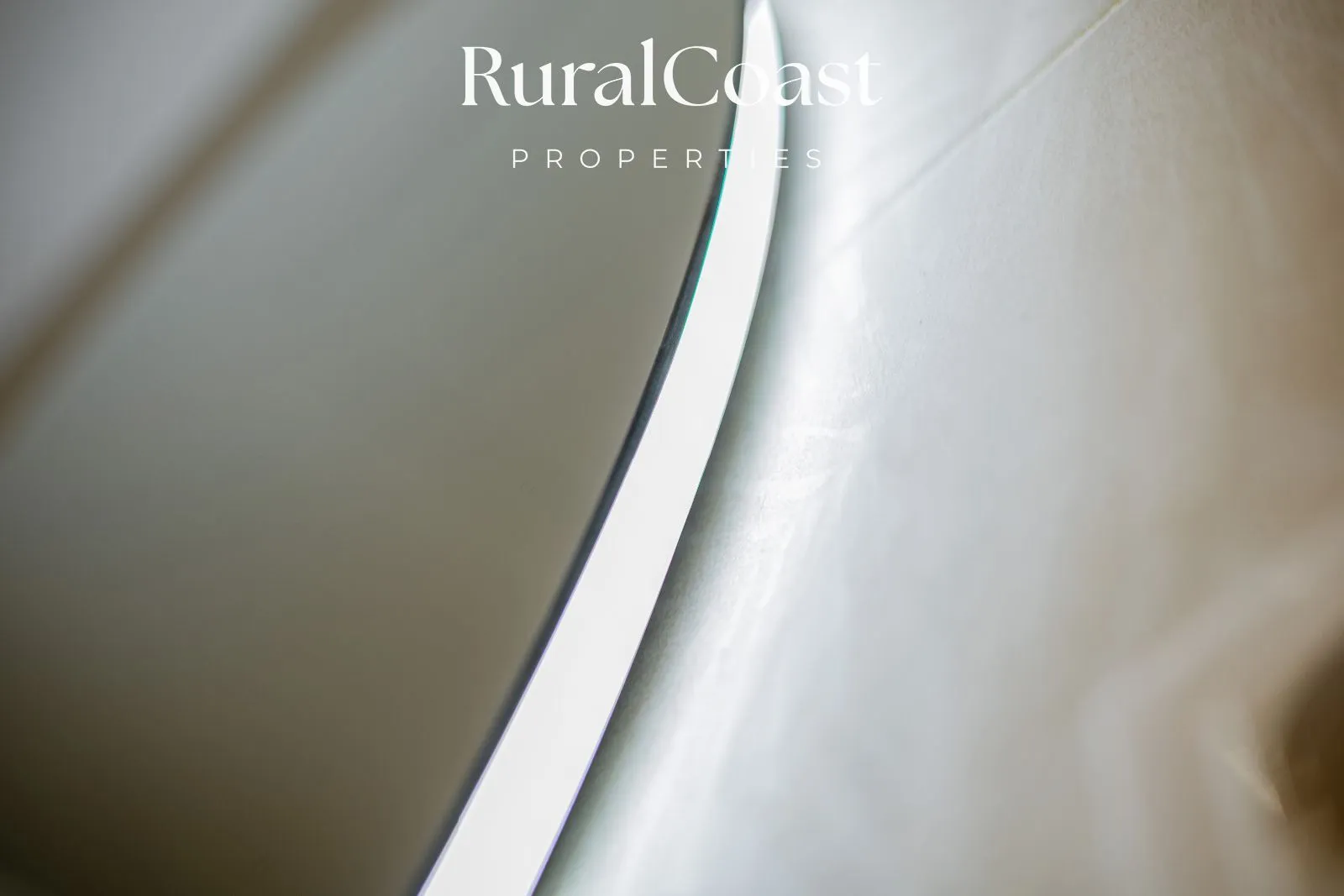 Detailansicht einer modernen amerikanischen Küche mit Einbaugeräten