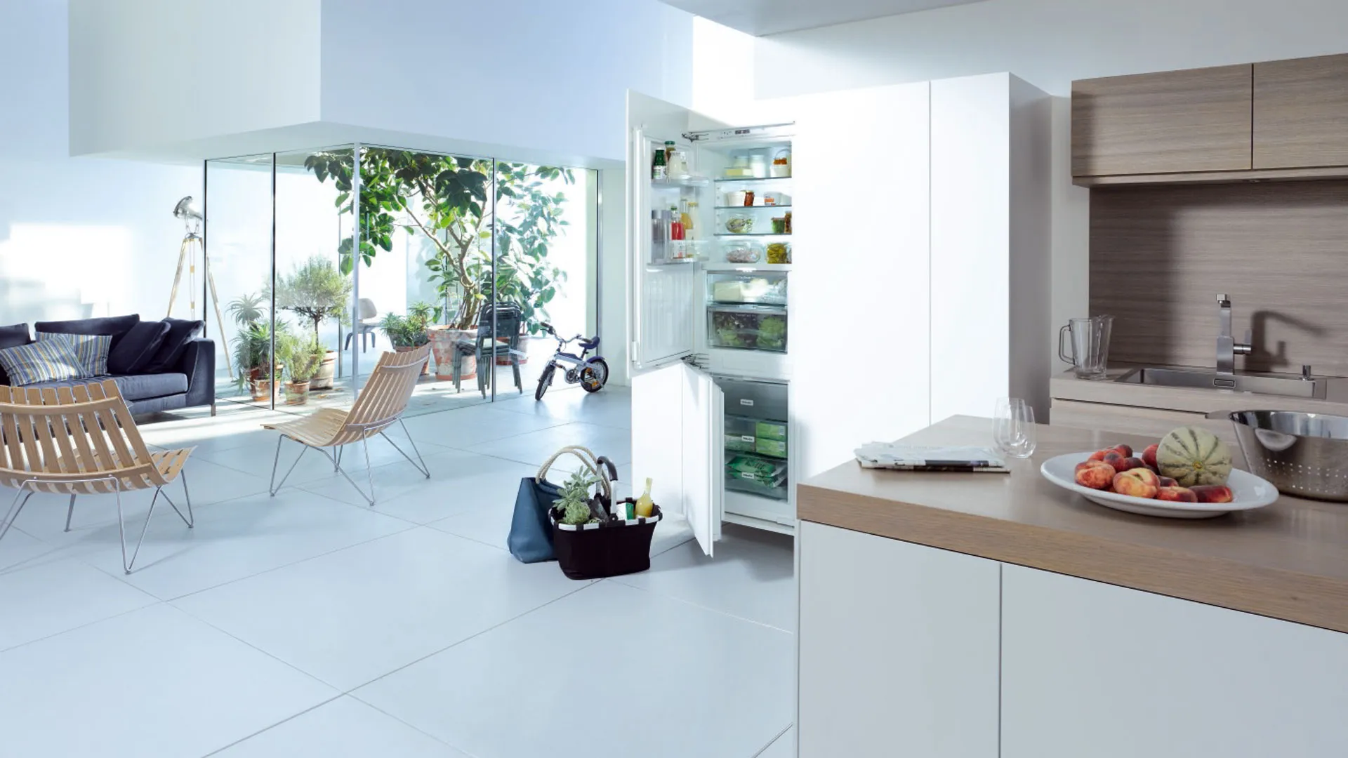 Detailansicht eines Miele Backofens mit intuitivem Touchdisplay erhältlich bei Prinz Küchengeräte