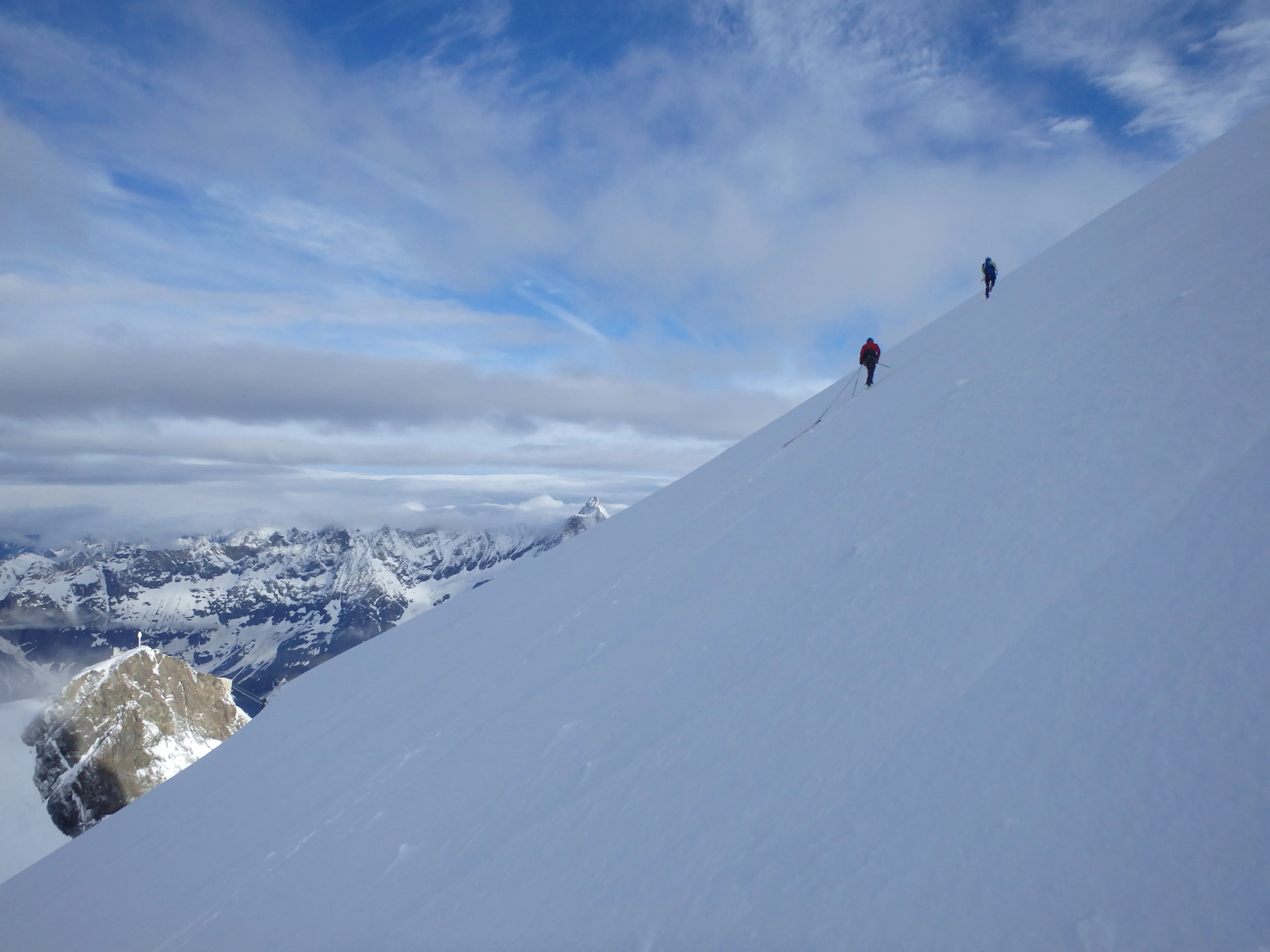 Deutsche Bergsteiger kurz unterhalb des Breithorn-Gipfels