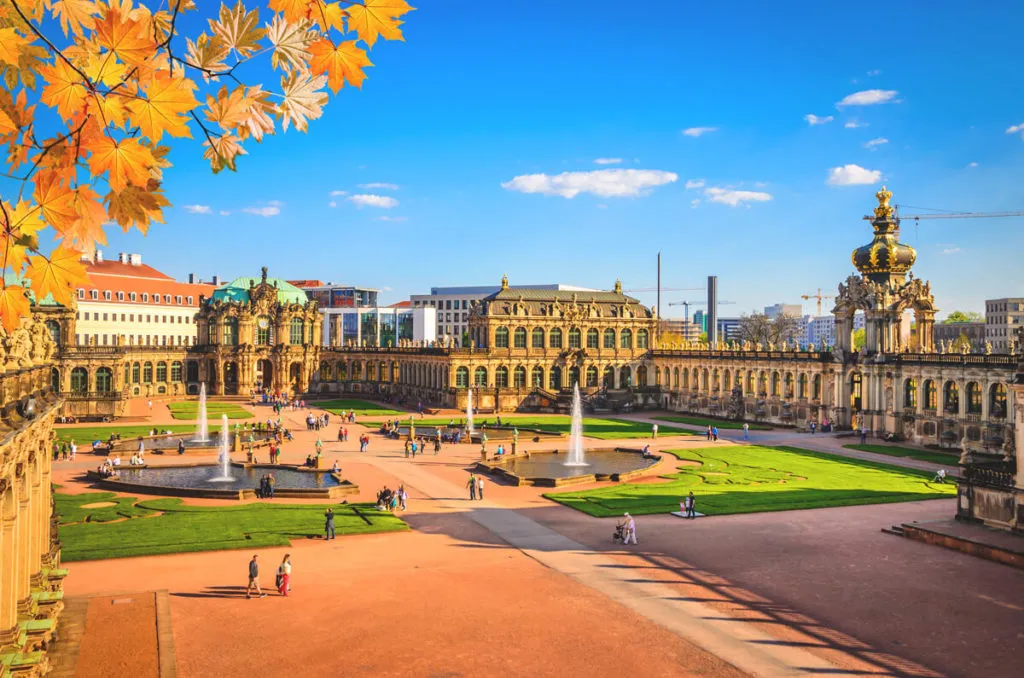 Deutschland-schoene-stadt-dresden-zwinger