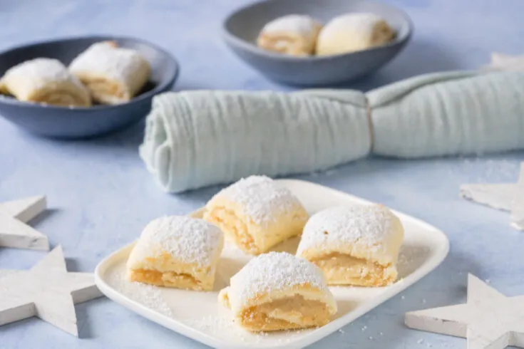 Die besten Marzipan Mürbeteig Kekse in Kissenform.