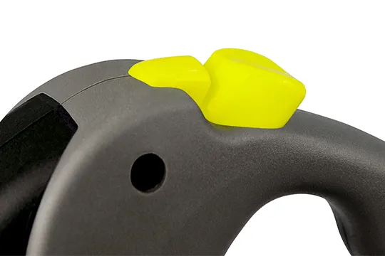 Die Betätigung des Bremssystems einer Flexi Leine wird gezeigt.