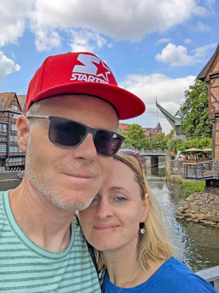 Die Brausebrücke in Lüneburg am Stint, einem lebhaften Viertel