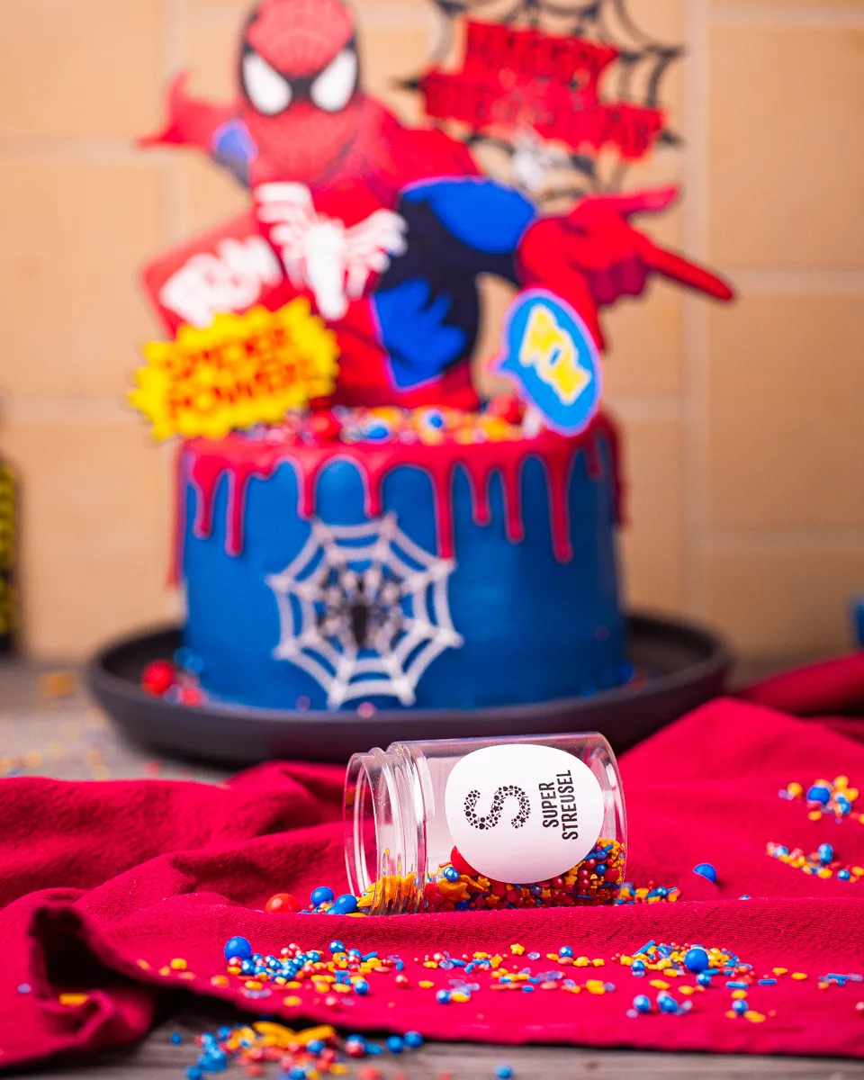 Die bunten Super Streusel „Superhelden“ passen perfekt zum Spiderman-Motto.
