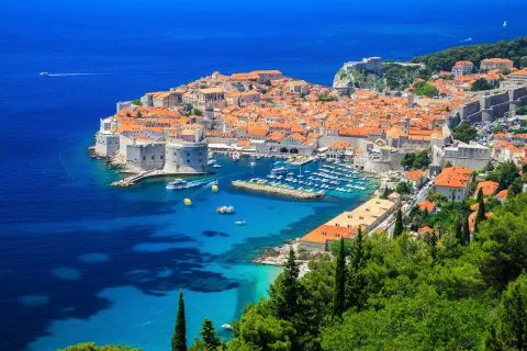 Die historische Stadt Dubrovnik in Kroatien, malerisch an der dalmatinischen Küste gelegen.