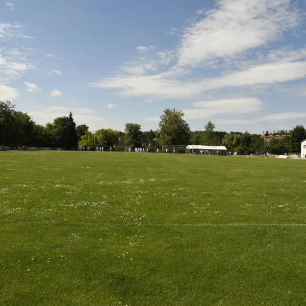 Die Jury bewertet die Aktionen der Fechter bei den Jahnmehrkämpfen