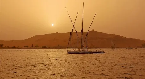 Die majestätischen Pyramiden von Gizeh und die Sphinx in Ägypten, ein unvergessliches Reiseziel für Studenten