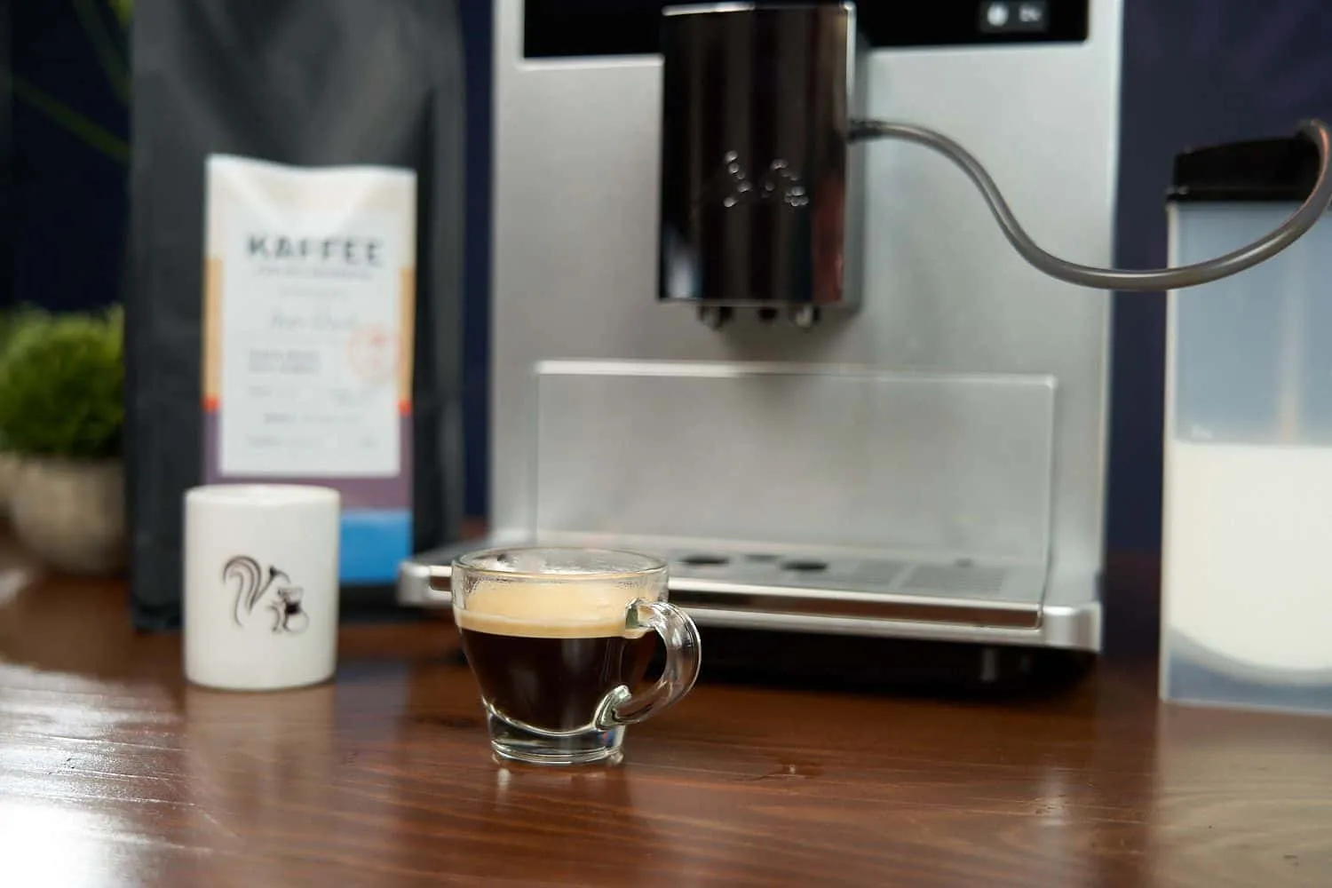 Die Melitta Caffeo CI Kaffeevollautomat – Espresso fertig.