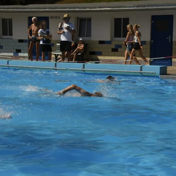Die Schwimmer verausgaben sich im Wasser