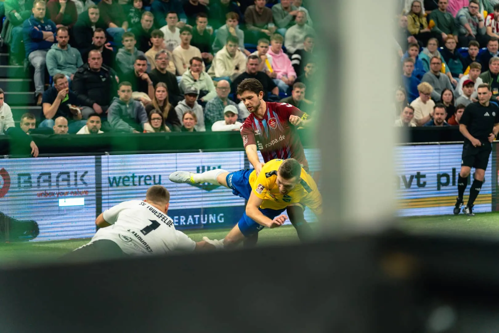 Die Trophäenübergabe an den Sieger des 25. LOTTO MASTERS in der Wunderino Arena