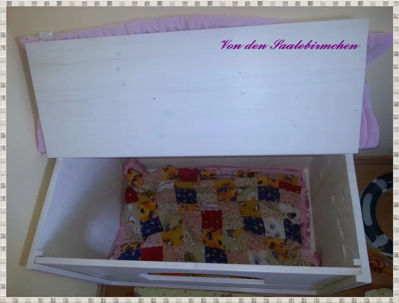 Die Wurfkiste Katze von oben geöffnet, was den Zugang erleichtert