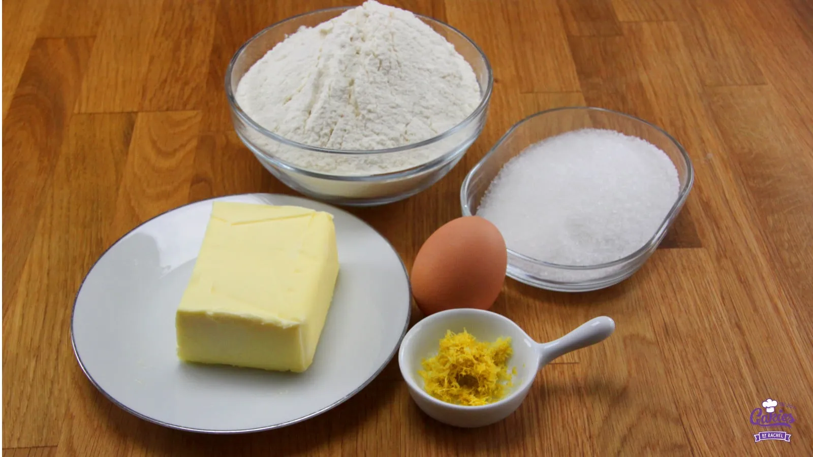 Die Zutaten für den Teig: Mehl, Zucker, Butter, Ei, Salz und Zitronenabrieb