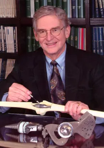 Dr. James Russell Neff, ein exzellenter Chirurg und Pionier der Orthopädie.