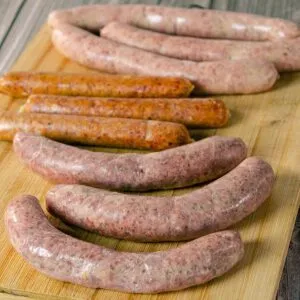 Drei Sorten hausgemachter Bratwurst: Fränkisch, Thüringer und Merguez – die besten Bratwurst Rezepte