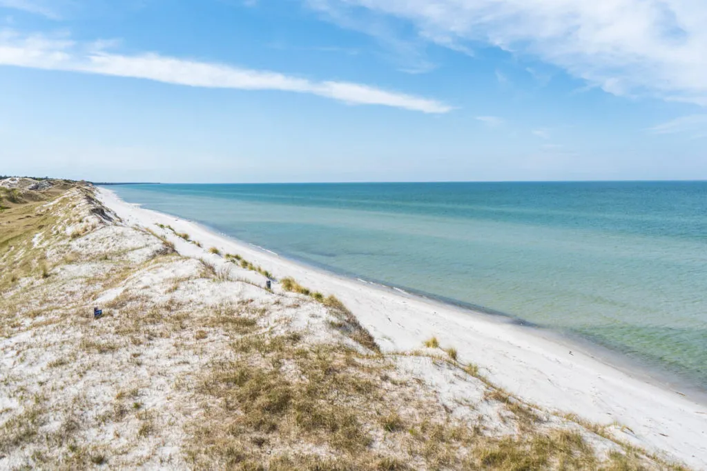Dünenlandschaft auf Fischland-Darß-Zingst mit Blick auf die Ostsee