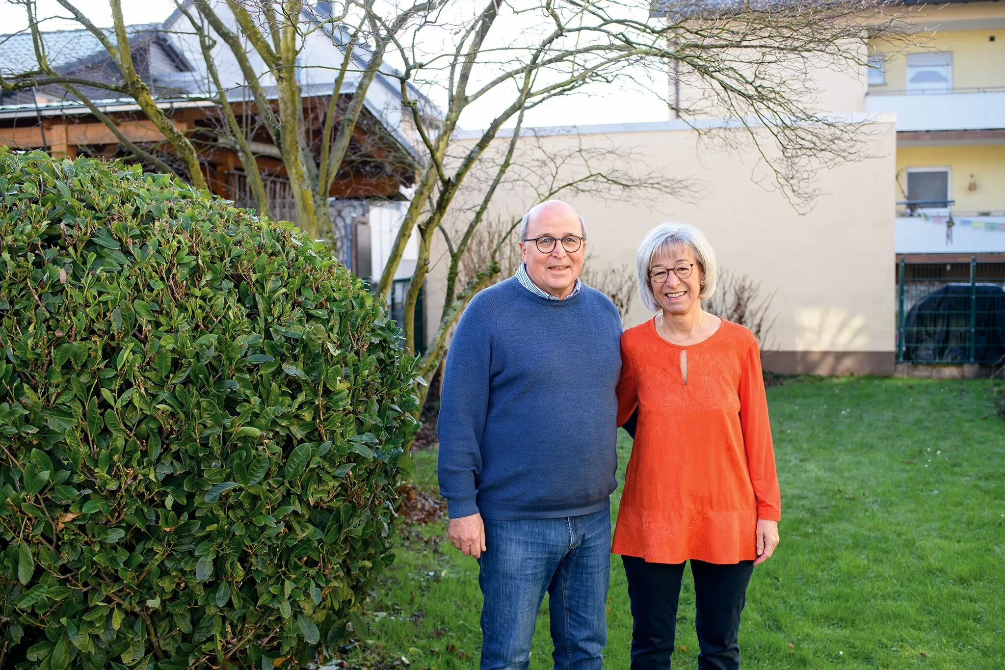Ehepaar Constanze Weiß und Leo Gieding nach erfolgreicher Auszahlung durch Anwalt