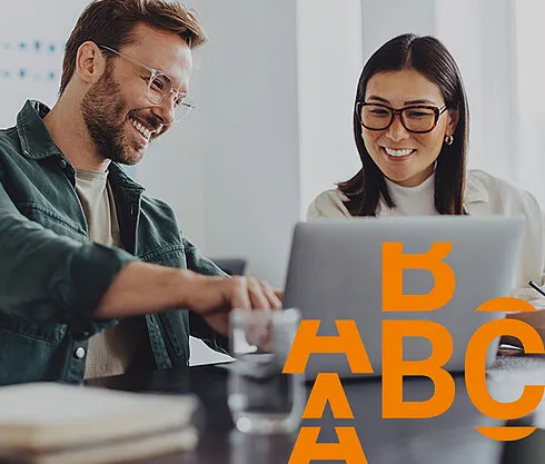 Ein Bild von Wiener Architektur, die die historische und moderne Seite der Stadt zeigt