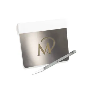 Ein Brot Starter Set von Marcel Paa mit gezackter Klinge und Teigabstecher, perfekt für Einsteiger im Backhandwerk