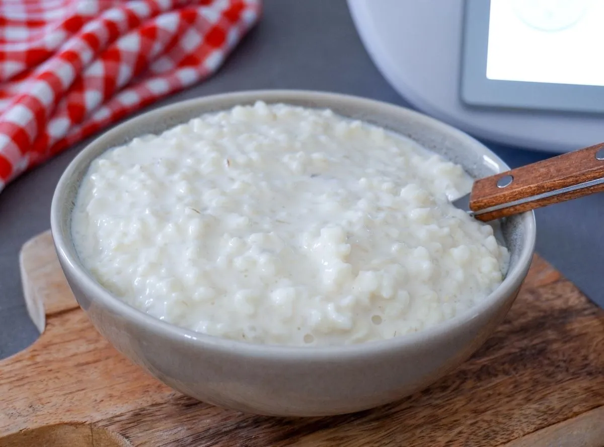 Ein cremiger Milchreis, perfekt zubereitet im Thermomix, ein süßer deutscher Klassiker für die ganze Familie.