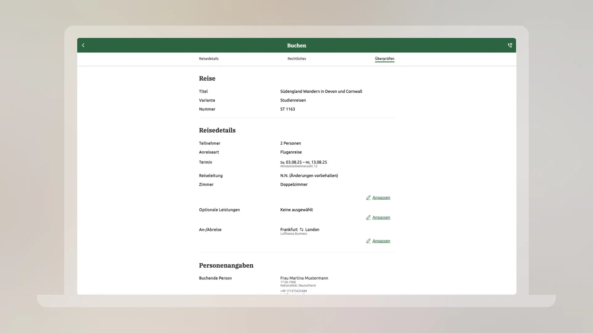 Ein digitales Dashboard zeigt die reibungslose Integration von Flugdaten und Buchungsprozessen für eine verbesserte Benutzererfahrung.