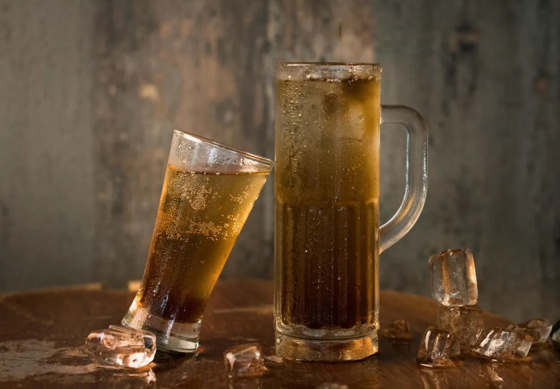 Ein dunkler Diesel oder Krefelder, die klassische Kombination aus Bier und Cola, regional unterschiedlich benannt.