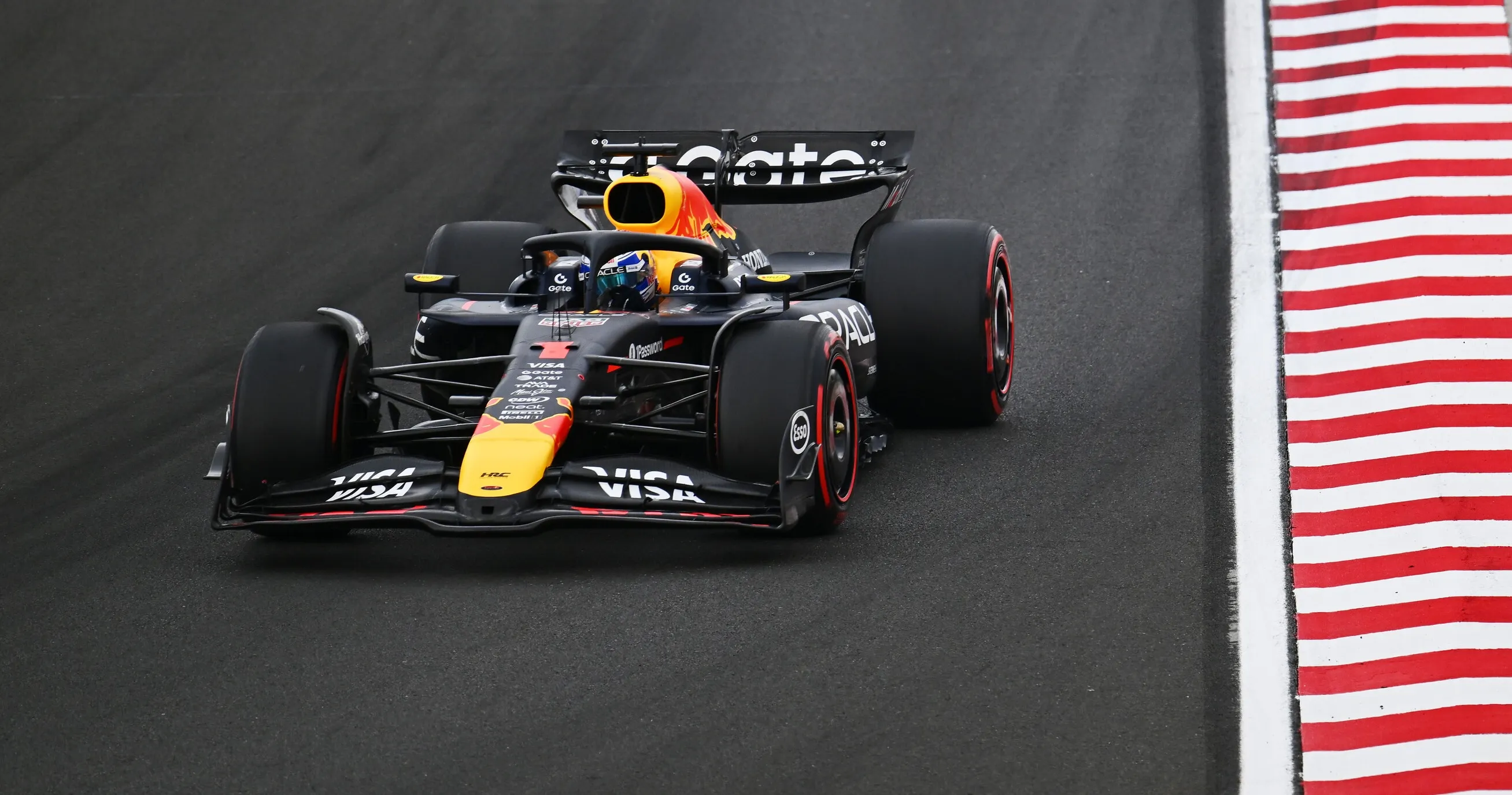 Ein Formel-1-Wagen während der ersten freien Trainingssitzung (FP1) beim Grand Prix von Mexiko.