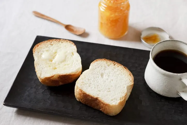 Ein frisch gebackener Quark-Stuten aus der Mikrowelle