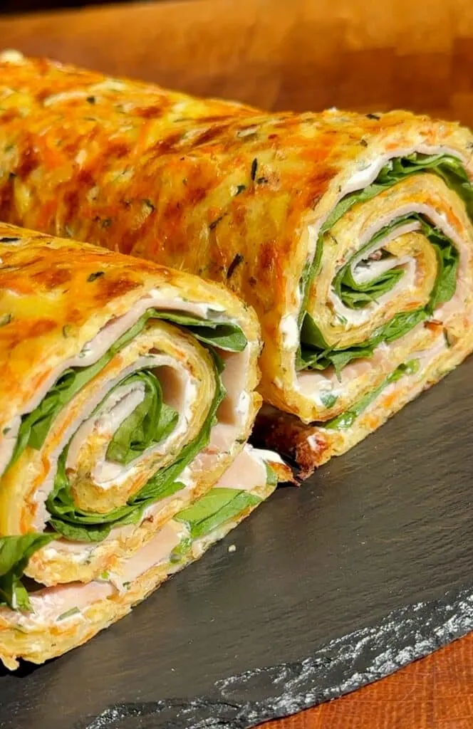 Ein ganzer Low Carb Gemüse-Wrap mit cremiger Füllung, perfekt für ein gesundes Essen