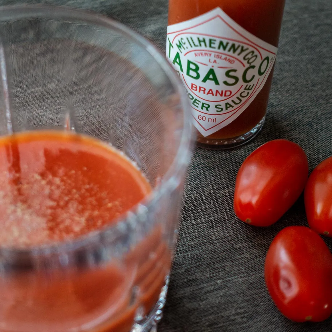 Ein herzhafter Mexikaner Shot in einem Glas, bereit zum Servieren auf einer Party