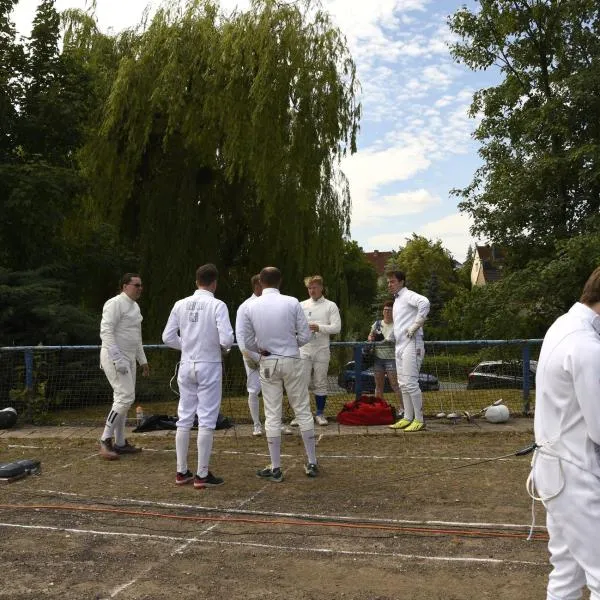 Ein junger Fechter in Aktion bei den Jahnmehrkämpfen in Freyburg