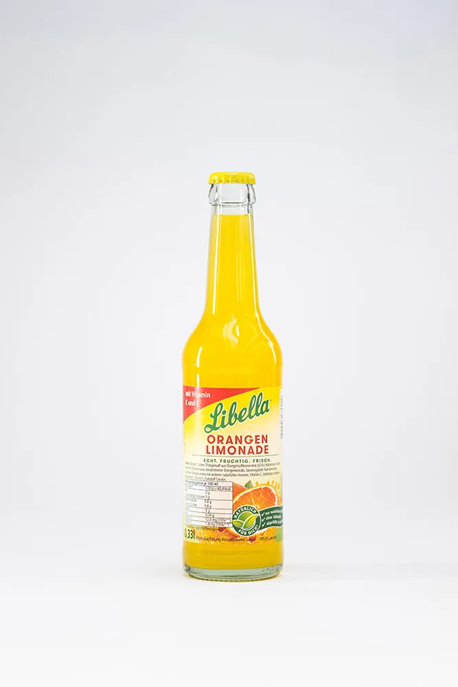 Ein klassisches Libella Erfrischungsgetränk mit Orangengeschmack, repräsentativ für deutsche Softdrink-Tradition.