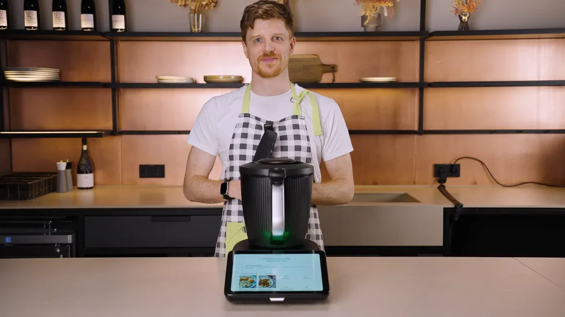 Ein modernes Design in Matt-Schwarz mit geriffelter Oberfläche macht den TM7 zu einem Blickfang.