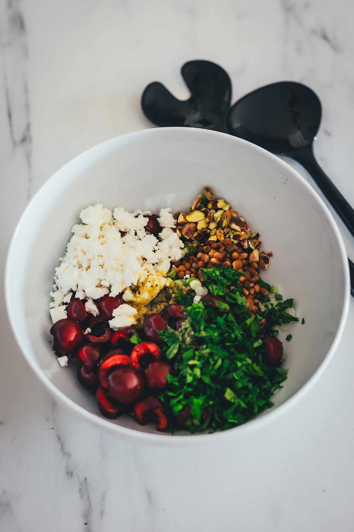 Ein schneller Linsensalat, perfekt zubereitet in nur 10 Minuten – ein erfrischendes Rezept für heiße Tage