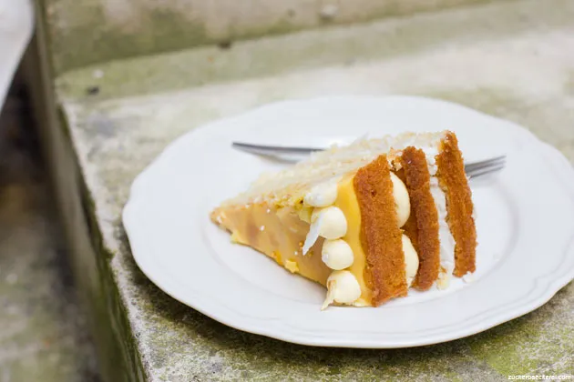 Ein Stück Ananas-Torte