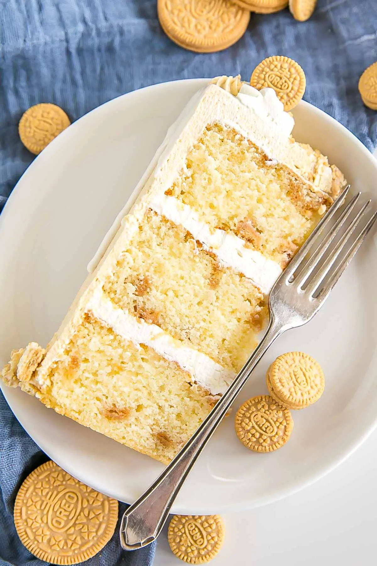 Ein Stück Kuchen auf einem Teller.