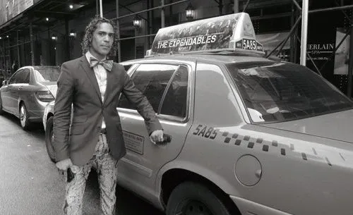 Ein Taxifahrer in einer unbekannten Stadt