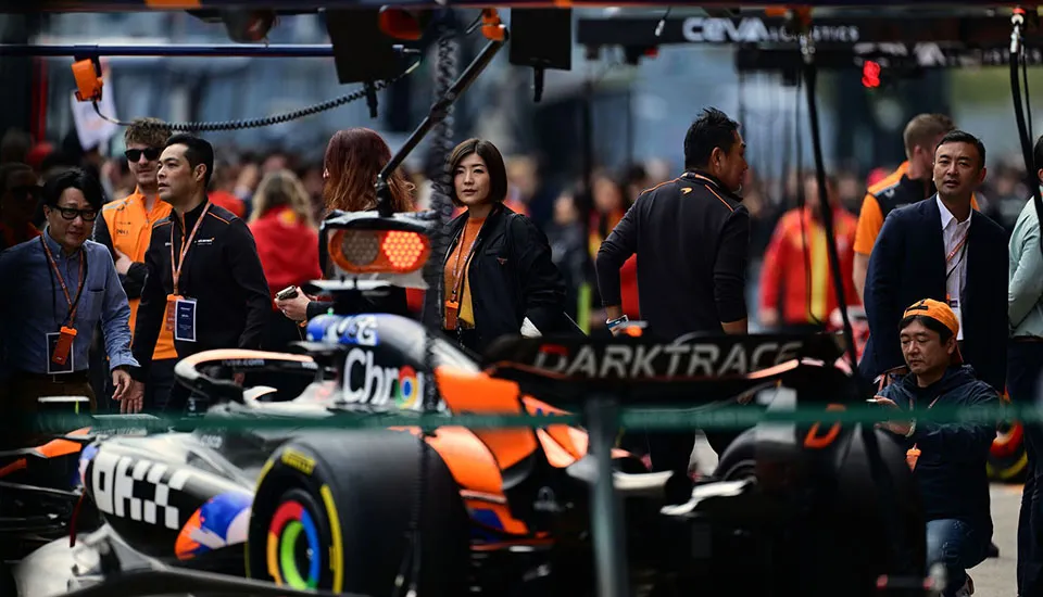 Einblick in die Boxengasse des F1 Paddock Club™