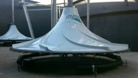 Einblick in eine moderne Wasseraufbereitungsanlage, symbolisiert Umweltschutz-Infrastruktur in Deutschland.