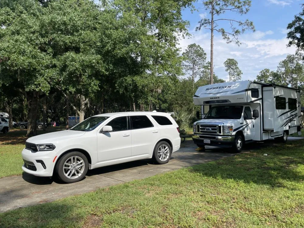 Einchecken im Bill Frederick County Park in Orlando bei Regen.