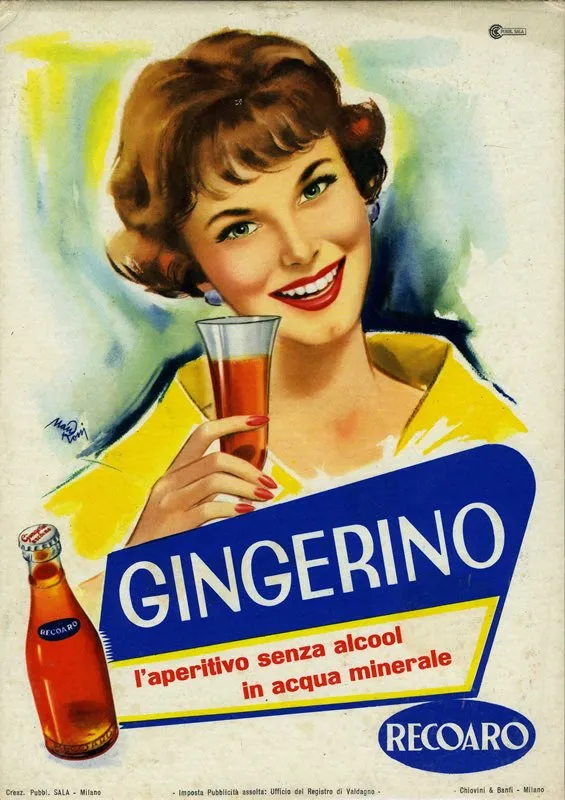 Eine klassische Flasche Gingerino, das rote, bitter-süße alkoholfreie Getränk aus Italien, Hauptzutat für einen alkoholfreien Aperitif.