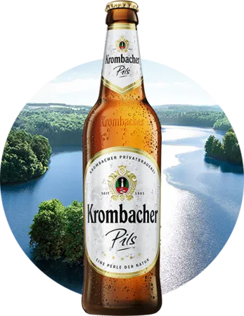 Eine Produktpräsentation der Krombacher Biere, die ihre Vielfalt und den Fokus auf Nachhaltigkeit unterstreicht.