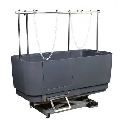 Eine professionelle Hundebadewanne mit integrierter Rampe