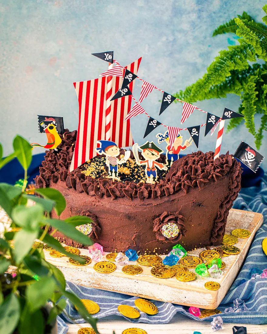 Einfache Piratenschiff Geburtstagstorte