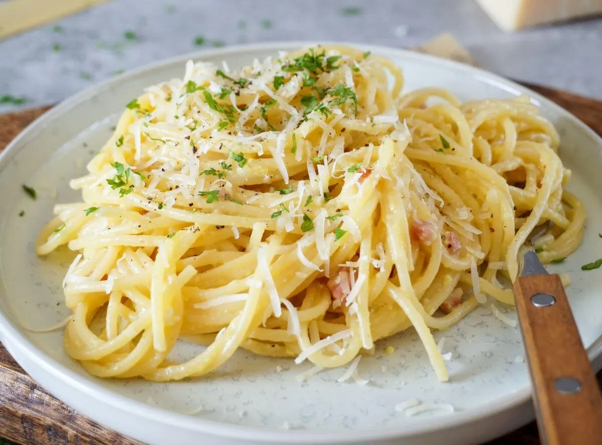 Einfache Spaghetti Carbonara, schnell zubereitet mit wenigen Zutaten für die Familie