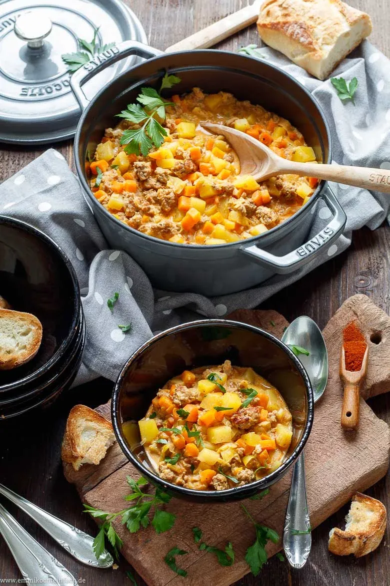 Einfacher Bauerntopf mit Hackfleisch, appetitlich angerichtet