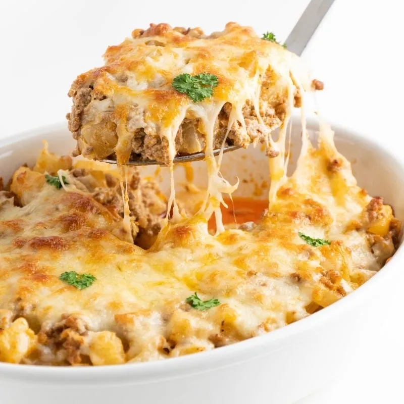 Einfacher Low Carb Kohlrabi-Hackfleisch-Auflauf mit wenig Kohlenhydraten