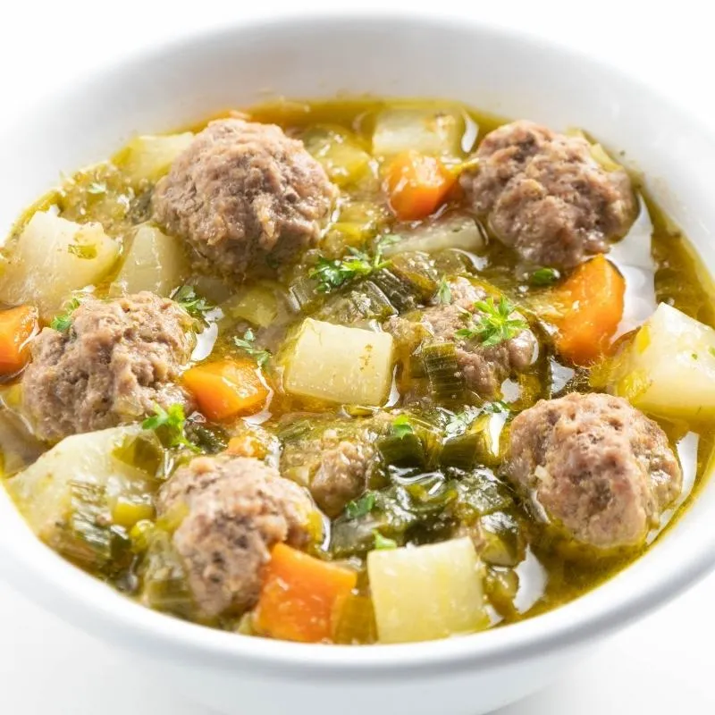 Einfacher Low Carb Kohlrabieintopf mit Hackbällchen ohne Kohlenhydrate
