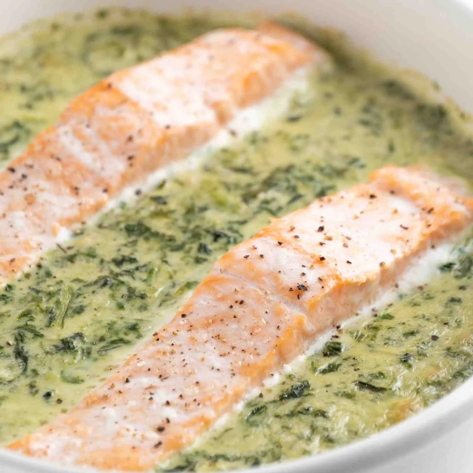 Einfacher Low Carb Lachs-Spinat-Auflauf mit Gorgonzola als ketogenes Abendessen zum Abnehmen Mobile Featured Image